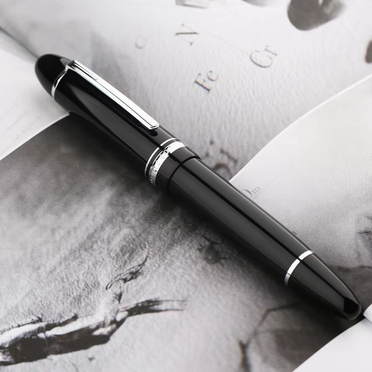 MAJOHN P141 Fountain Pen With #8 Dual-tone Gold Nib Resin Body And an Ink-viewing Window