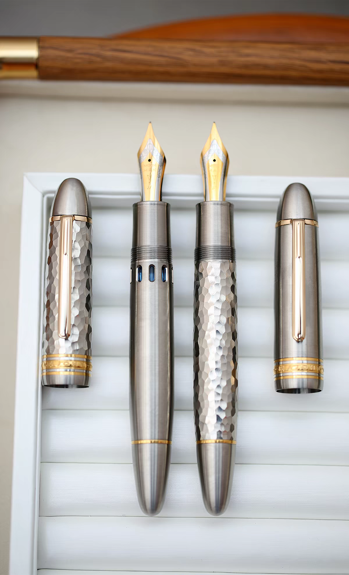 MAJOHN P141 Fountain Pen With #8 Dual-tone Gold Nib Titanium Alloy Body And an Ink-viewing Window