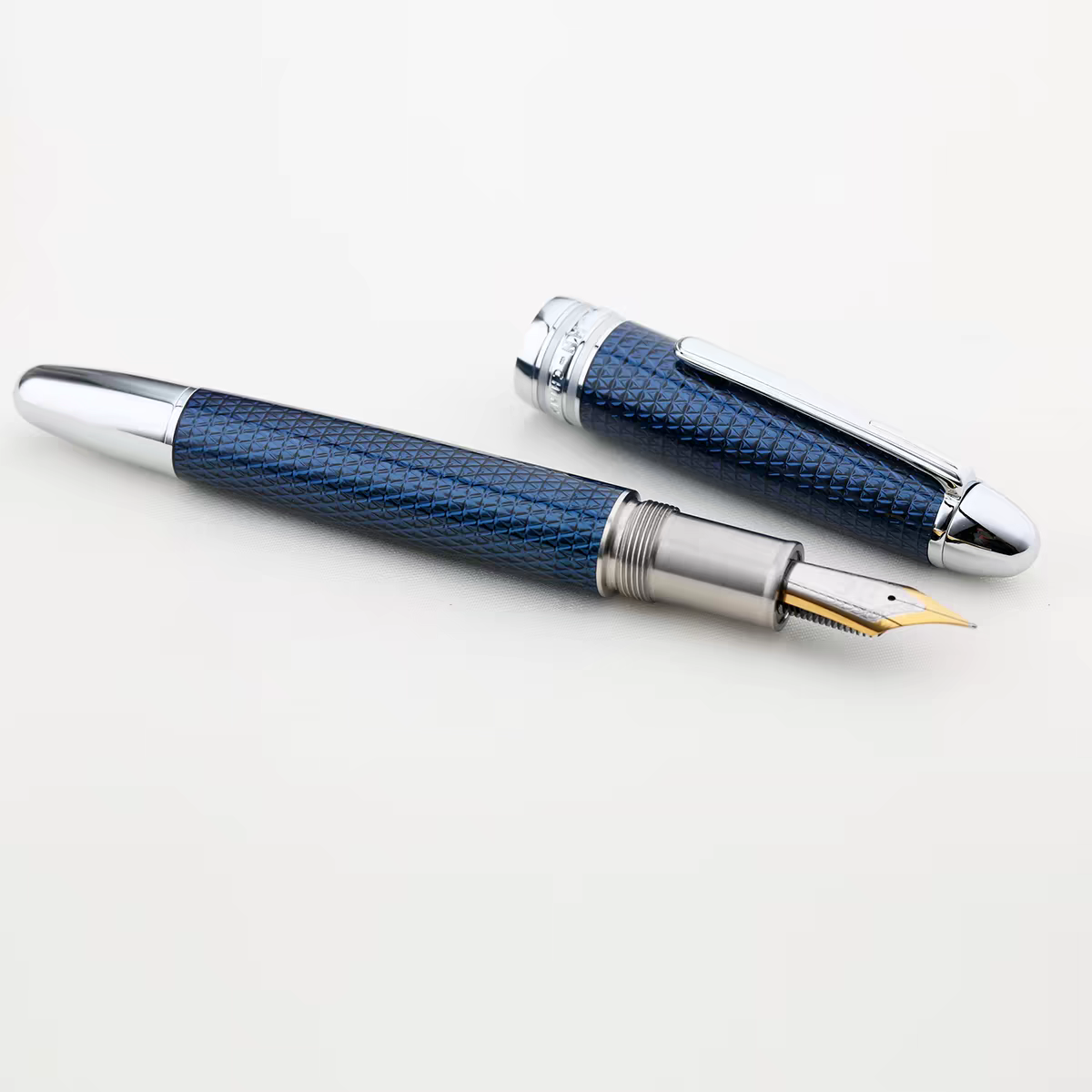 MAJOHN P136 Fountain Pen with 3D Metallic Pattern Encased in Twilight-Blue Resin