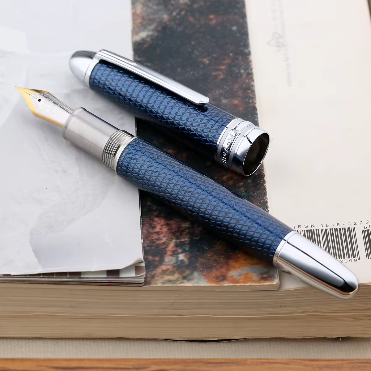 MAJOHN P136 Fountain Pen with 3D Metallic Pattern Encased in Twilight-Blue Resin